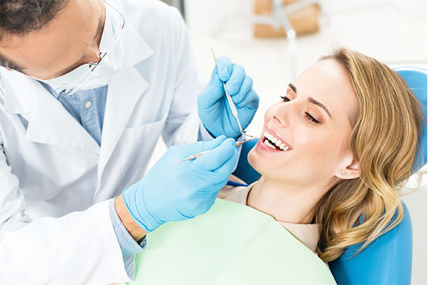 Zahnbehandlung mplantat